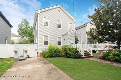 Photo of 350 Sleight Avenue, Staten Island, NY 10307 (MLS # 2404072)