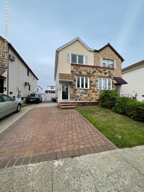 Photo of 455 Jefferson Avenue, Staten Island, NY 10306 (MLS # 1163712)