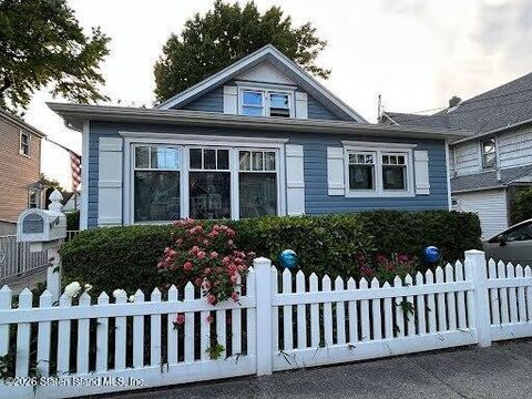 Photo of 246 Neal Dow Avenue, Staten Island, NY 10314 (MLS # 2600417)