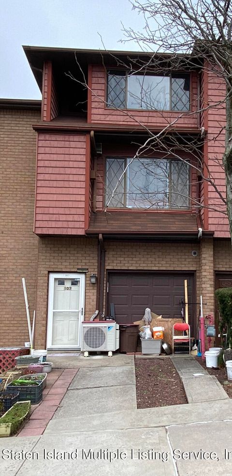 Photo of 107 Colton Street, Staten Island, NY 10305 (MLS # 1160522)