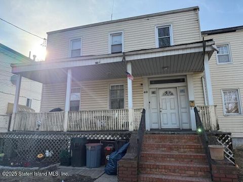 Photo of 40 Jewett Avenue, Staten Island, NY 10302 (MLS # 2406567)