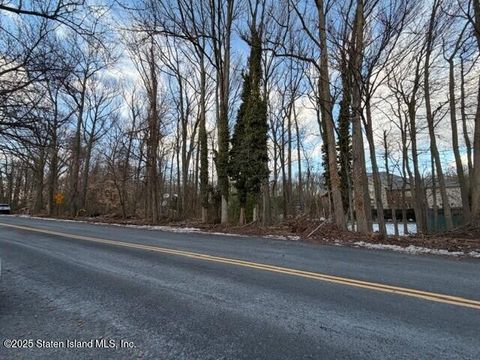 Photo of 0 Englewood Avenue, Staten Island, NY 10309 (MLS # 2507267)