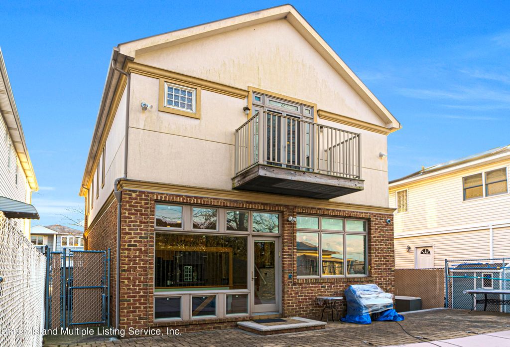 Photo of 19 Bascom Place, Staten Island, NY 10314 (MLS # 1164931)