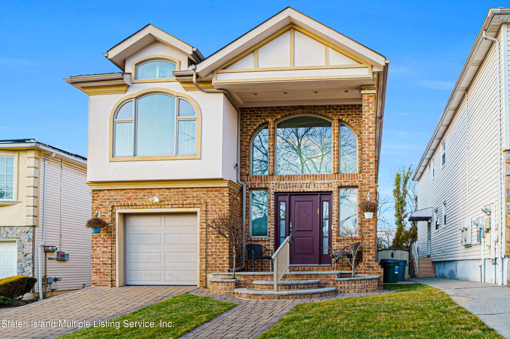 Photo of 19 Bascom Place, Staten Island, NY 10314 (MLS # 1164931)