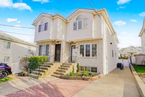 Photo of 90 Belair Road, Staten Island, NY 10305 (MLS # 2501963)