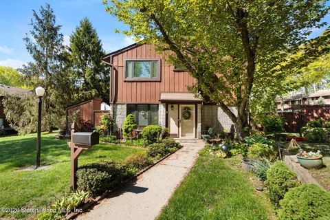Photo of 77 Stone Lane, Staten Island, NY 10314 (MLS # 2602479)
