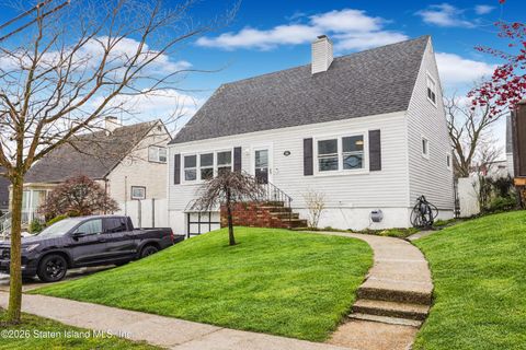 Photo of 342 Westwood Avenue, Staten Island, NY 10314 (MLS # 2601206)