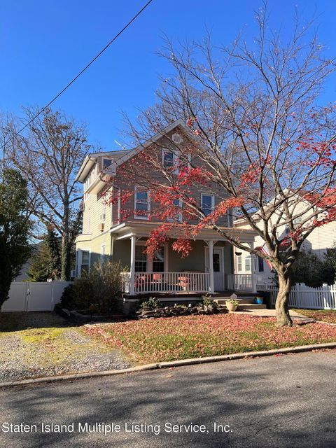 Photo of 36 Summit Avenue, Staten Island, NY 10306 (MLS # 1156090)