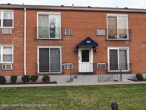 Photo of 69 Vera Street #D, Staten Island, NY 10305 (MLS # 1160993)