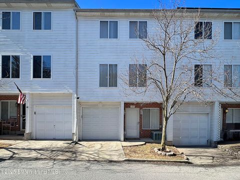 Photo of 16 Amanda Court, Staten Island, NY 10312 (MLS # 2501109)