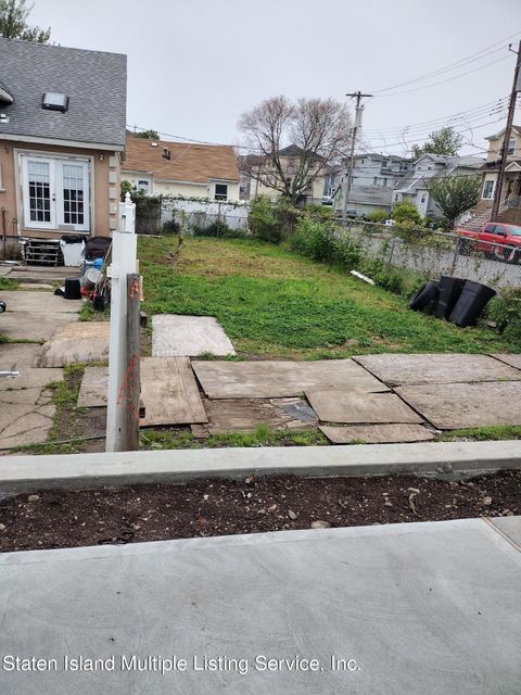 Photo of 237 Freeborn Street, Staten Island, NY 10306 (MLS # 1162574)