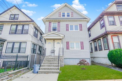 Photo of 120 Dixon Avenue, Staten Island, NY 10303 (MLS # 2504809)