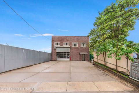 Photo of 574 Industrial Loop, Staten Island, NY 10309 (MLS # 2503447)