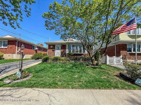 Photo of 69 Reno Avenue, Staten Island, NY 10306 (MLS # 2601888)
