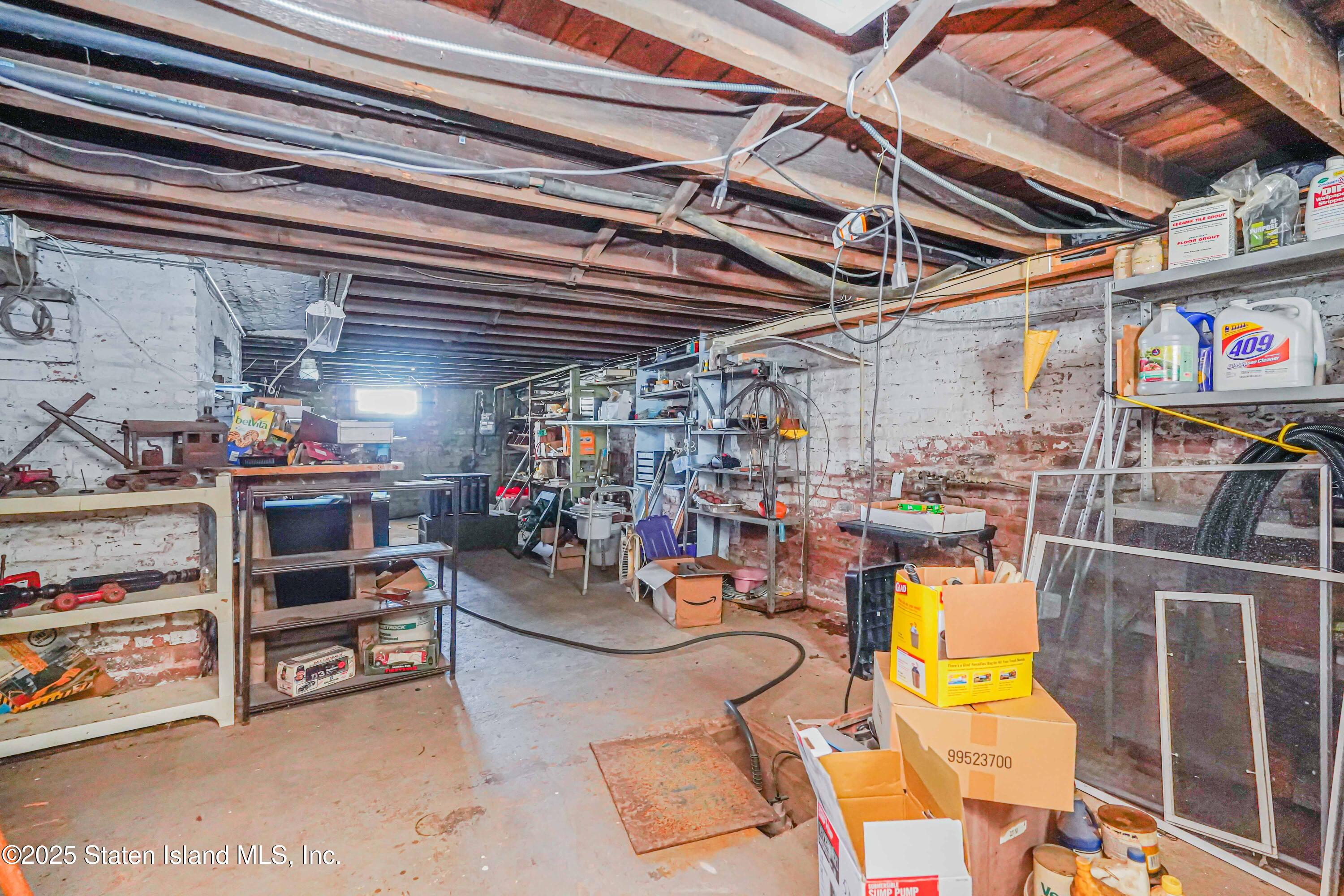 297 Woods Of Arden Road, Staten Island, New York image 39