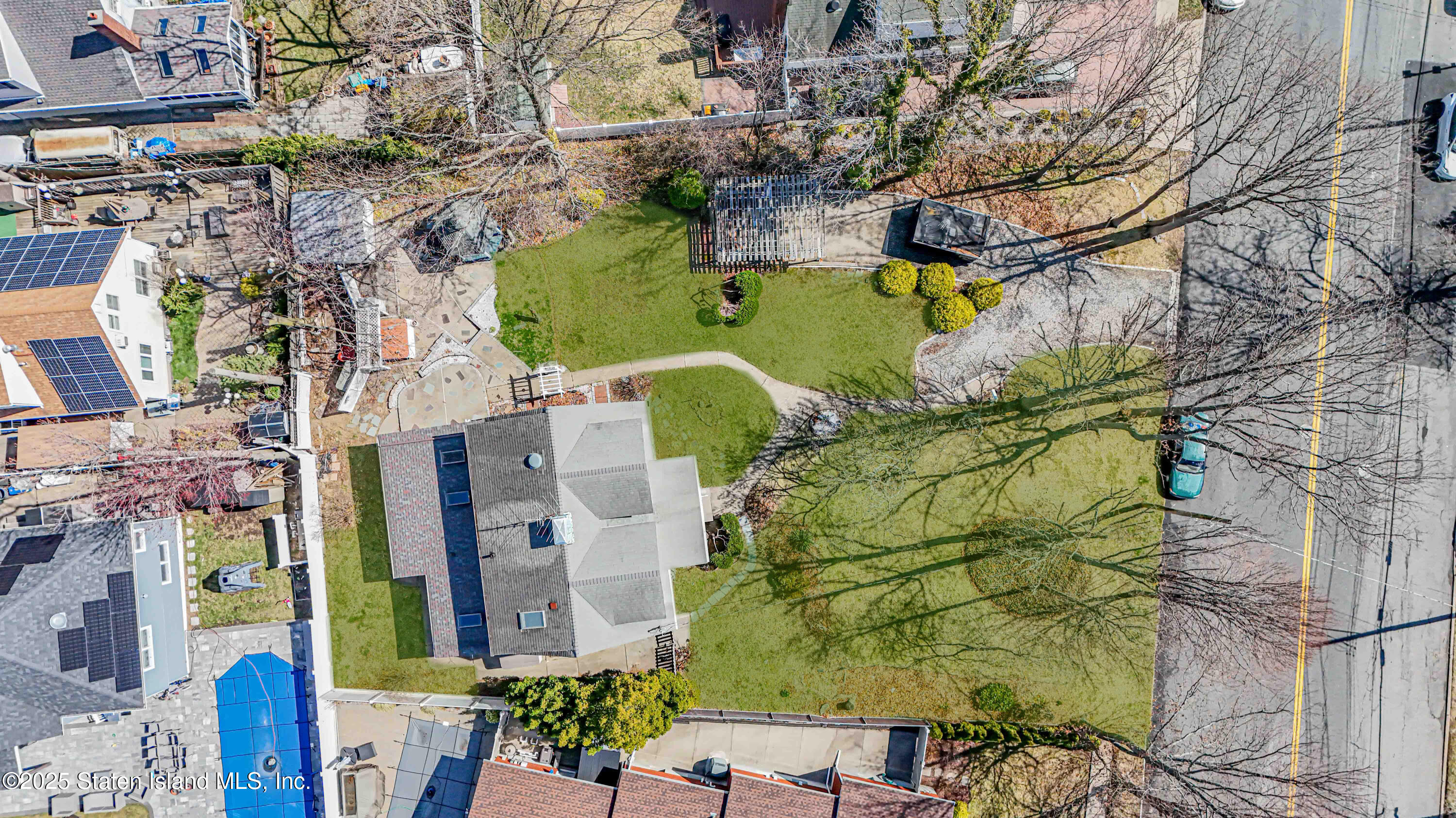 297 Woods Of Arden Road, Staten Island, New York image 6