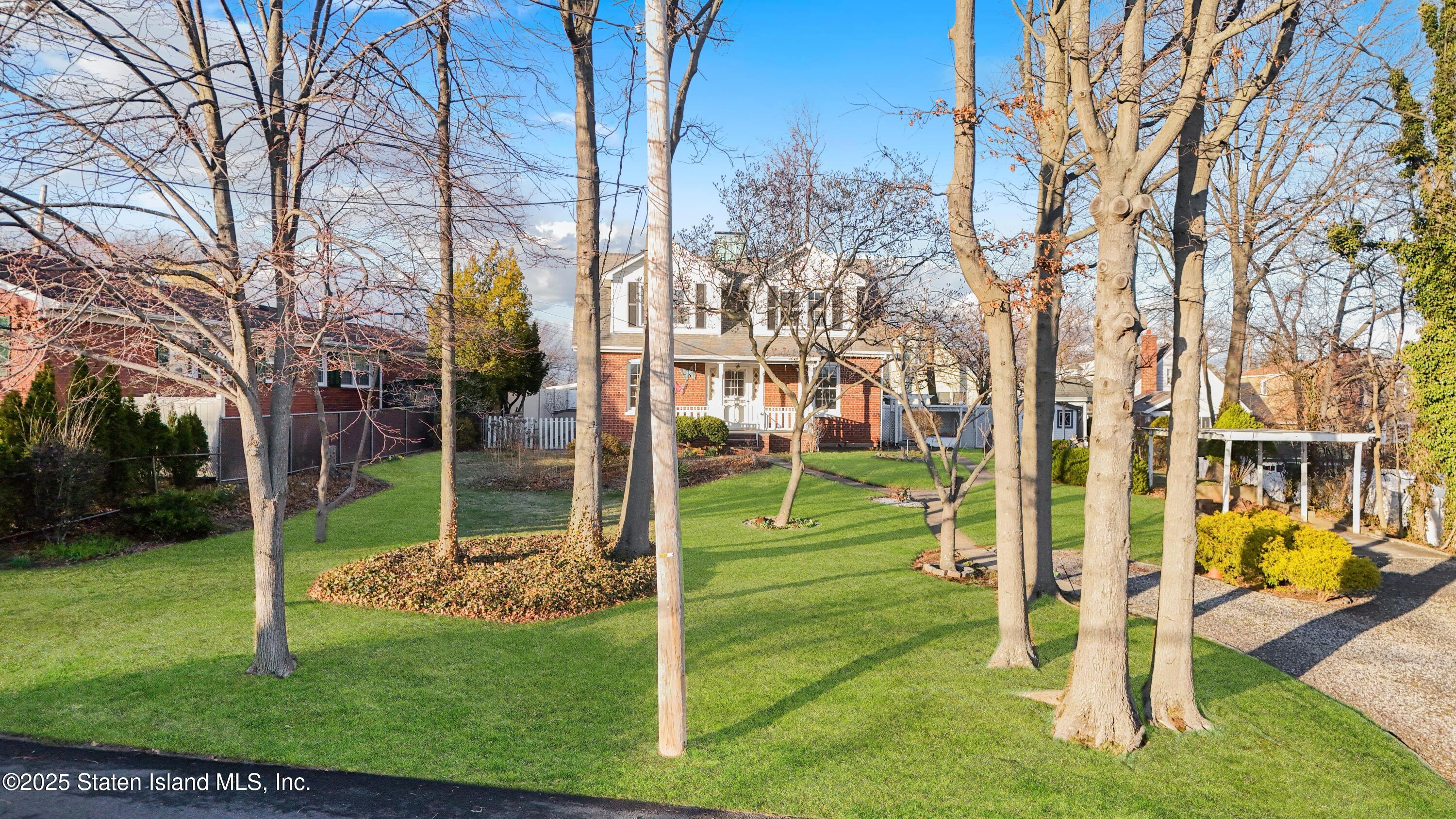 297 Woods Of Arden Road, Staten Island, New York image 5