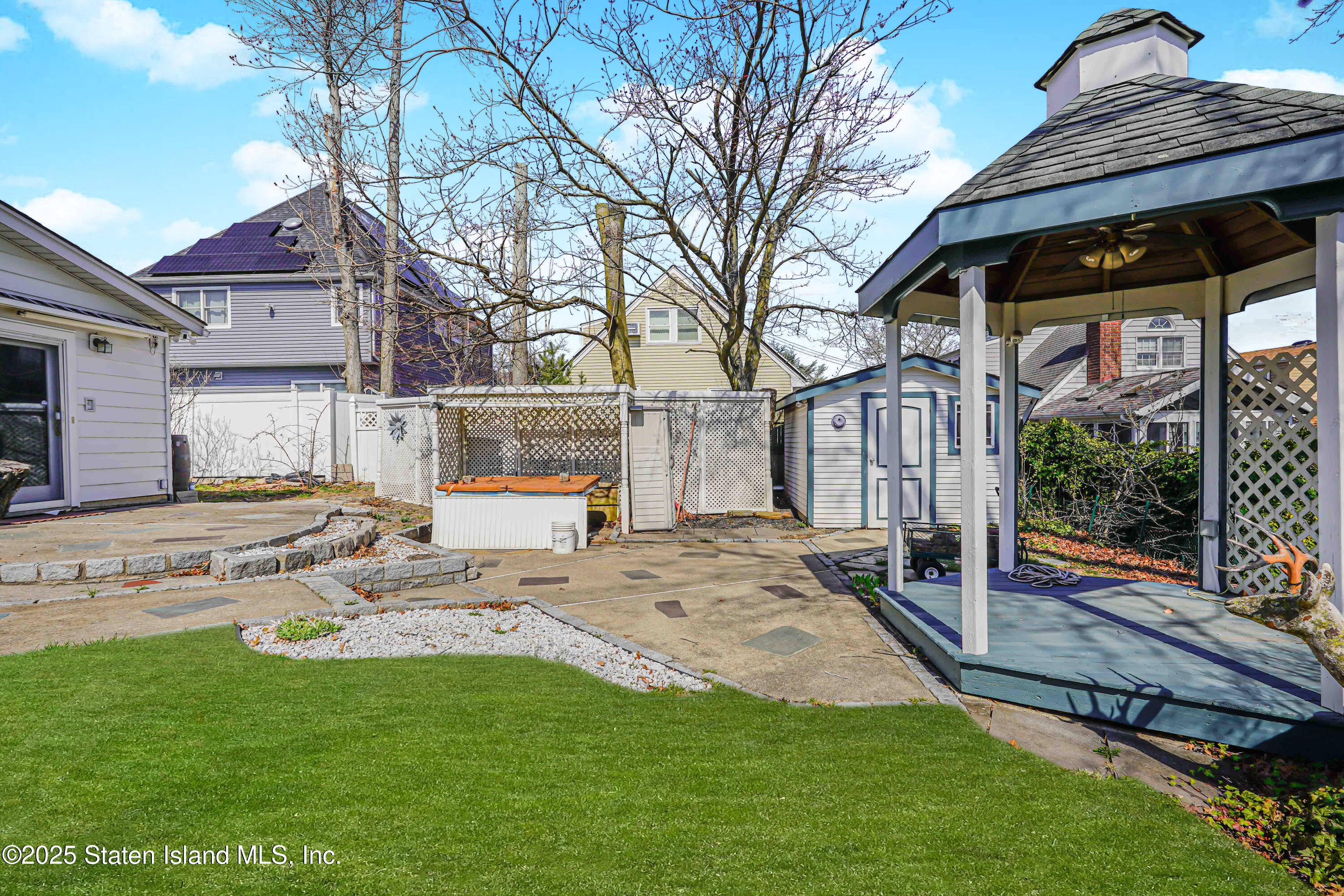 297 Woods Of Arden Road, Staten Island, New York image 44