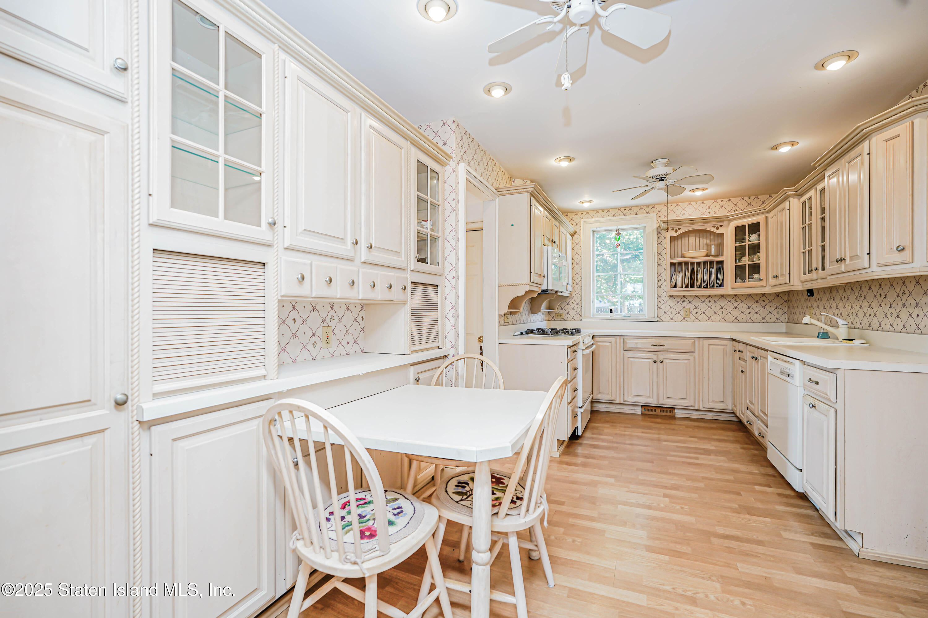 297 Woods Of Arden Road, Staten Island, New York image 21