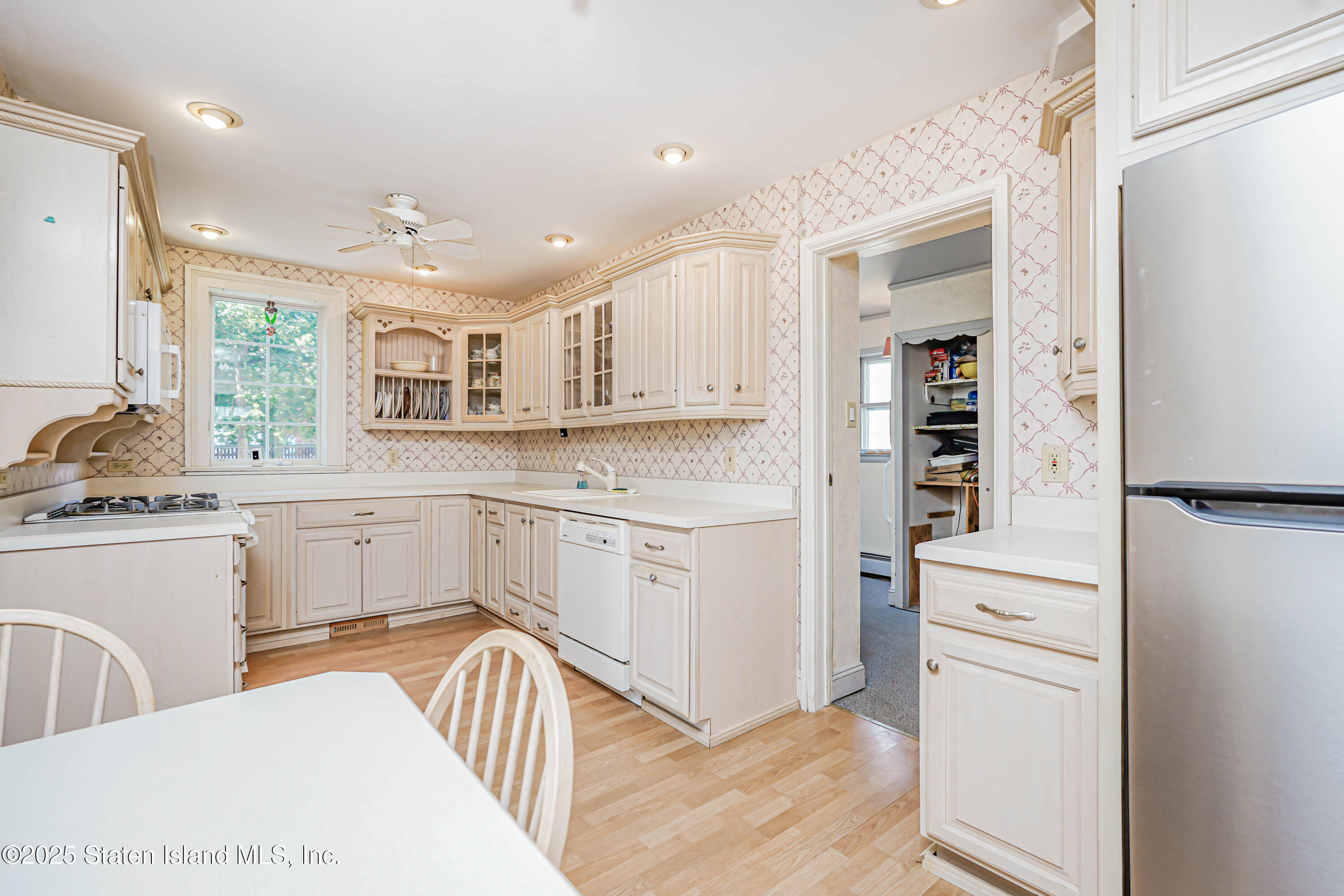 297 Woods Of Arden Road, Staten Island, New York image 22