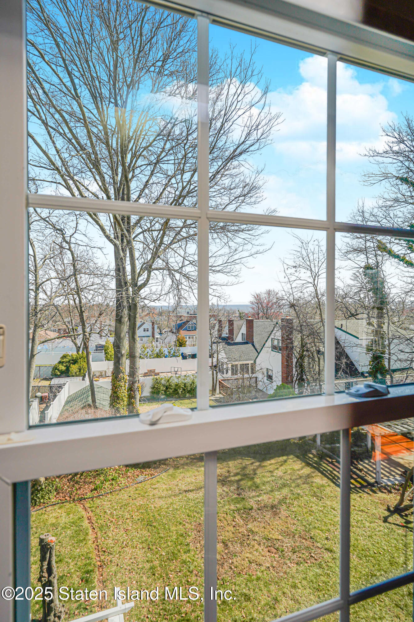 297 Woods Of Arden Road, Staten Island, New York image 33