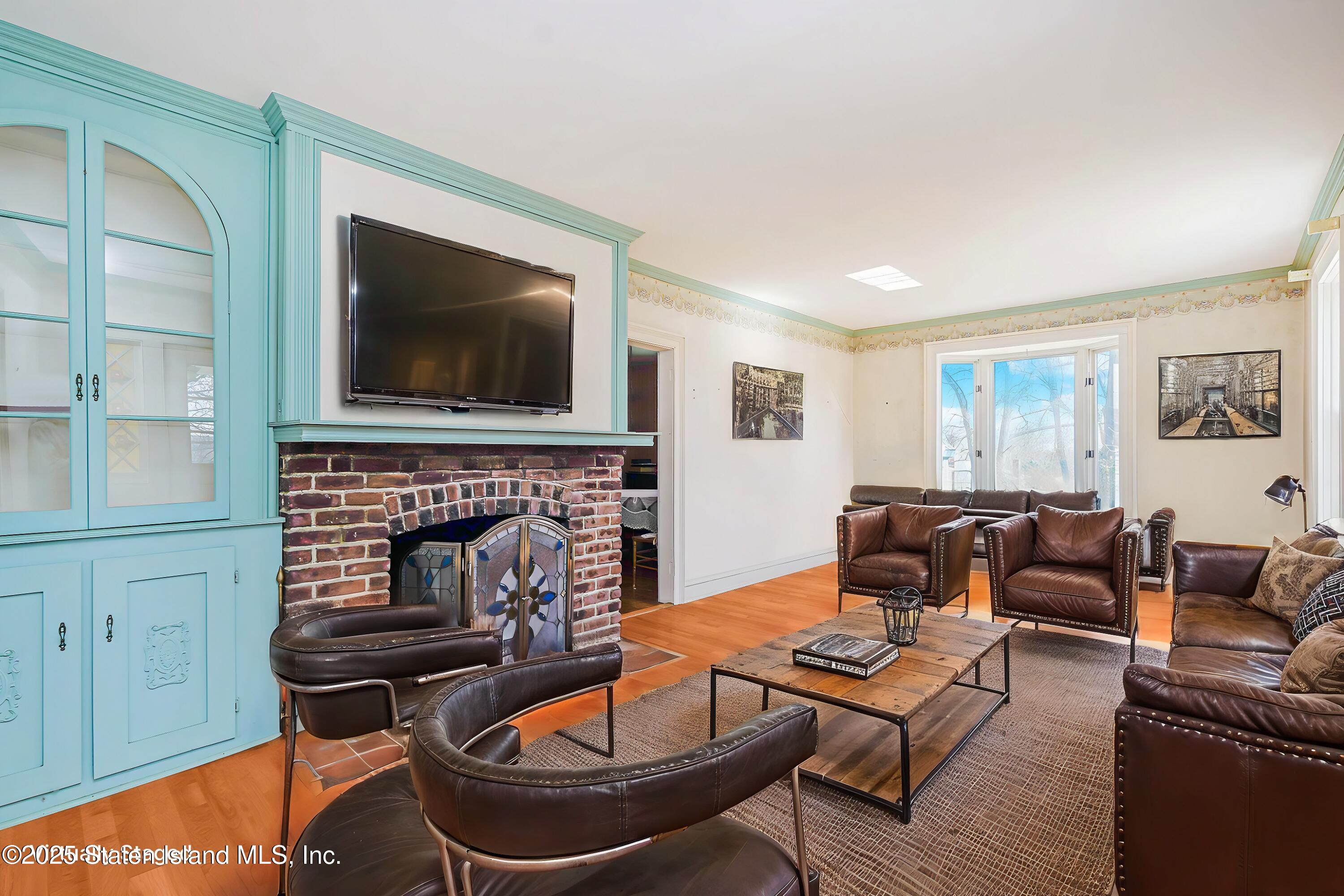 297 Woods Of Arden Road, Staten Island, New York image 10