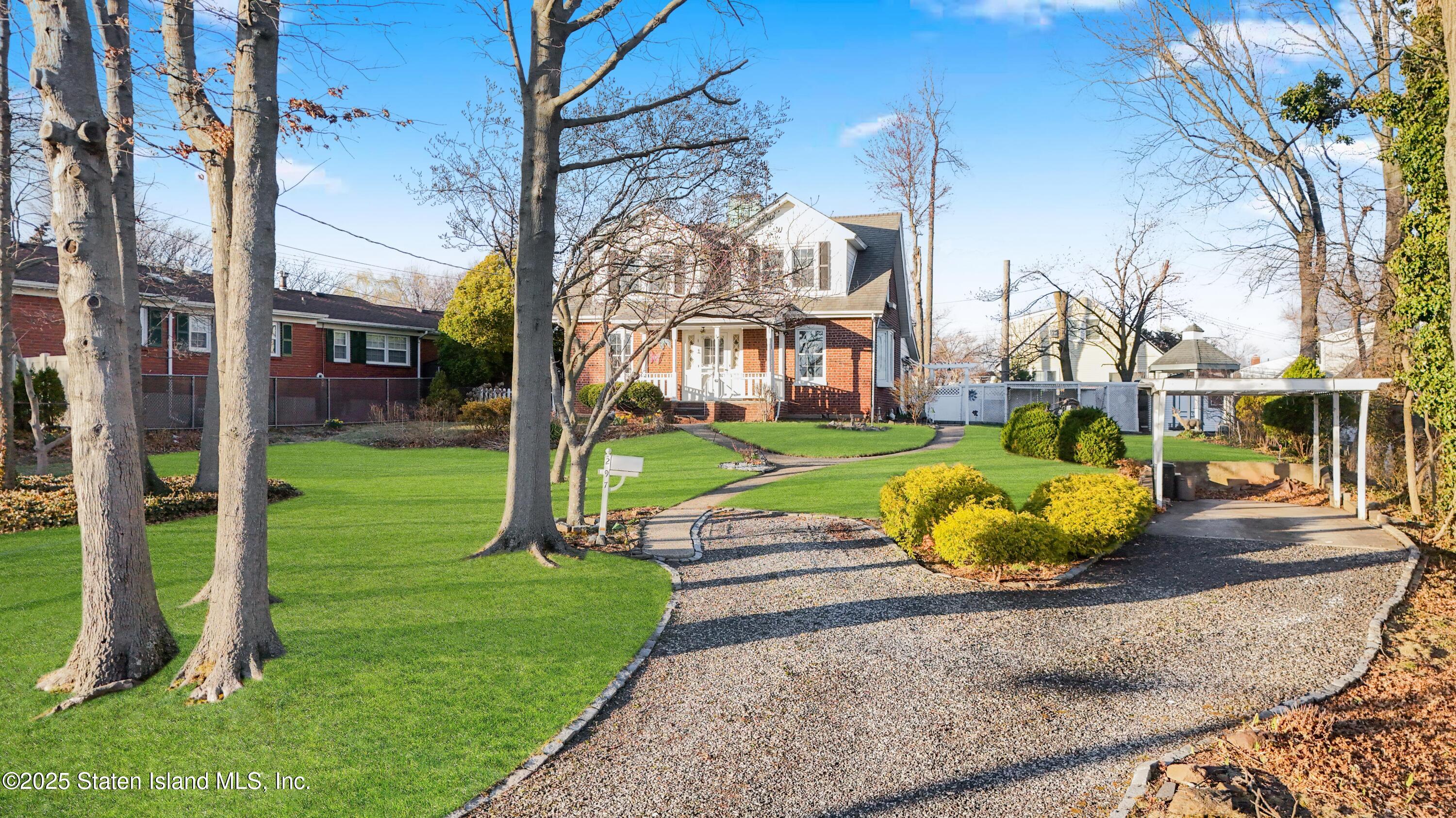 297 Woods Of Arden Road, Staten Island, New York image 1