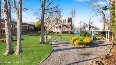 Photo of 297 Woods Of Arden Road, Staten Island, NY 10312 (MLS # 2501516)