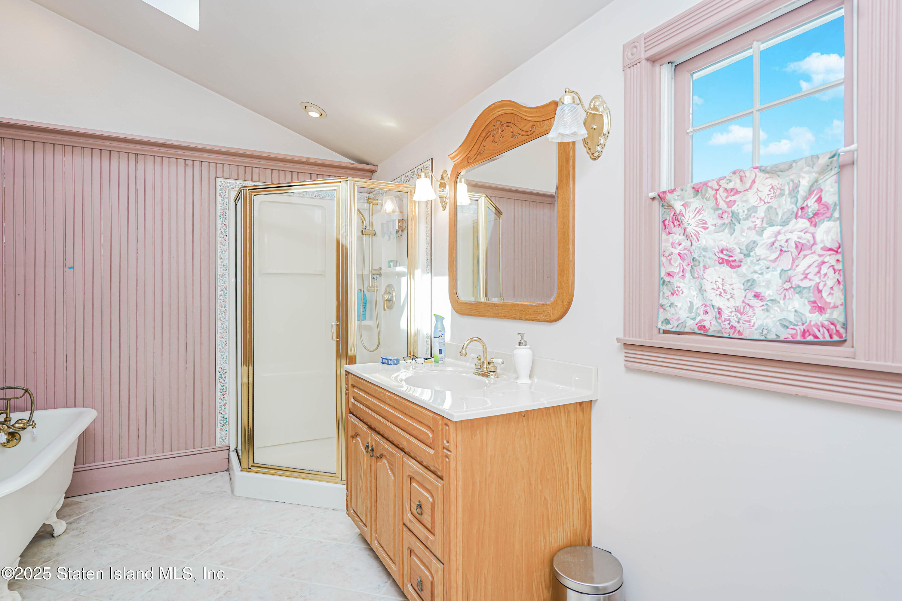 297 Woods Of Arden Road, Staten Island, New York image 28