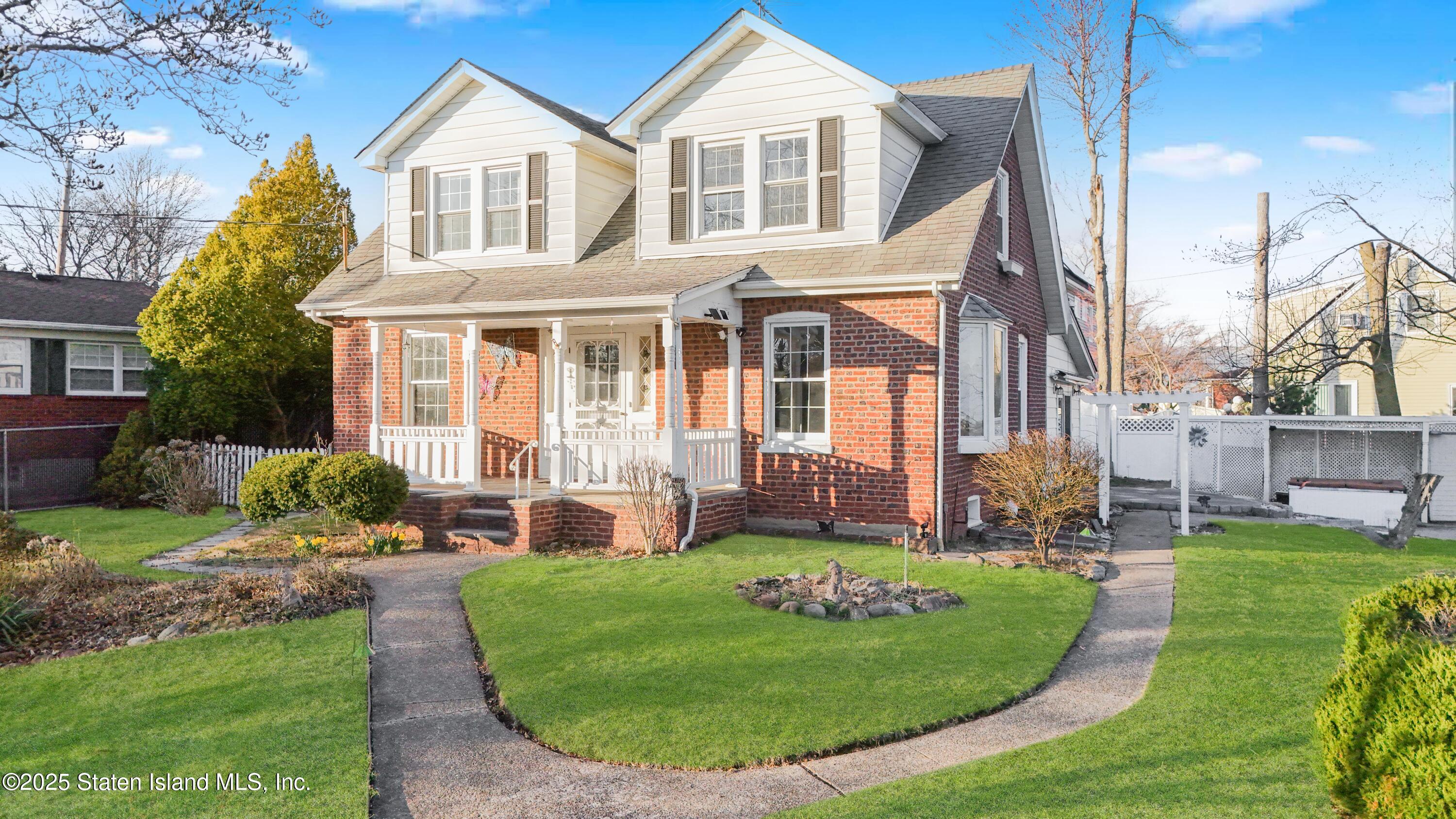 297 Woods Of Arden Road, Staten Island, New York image 3