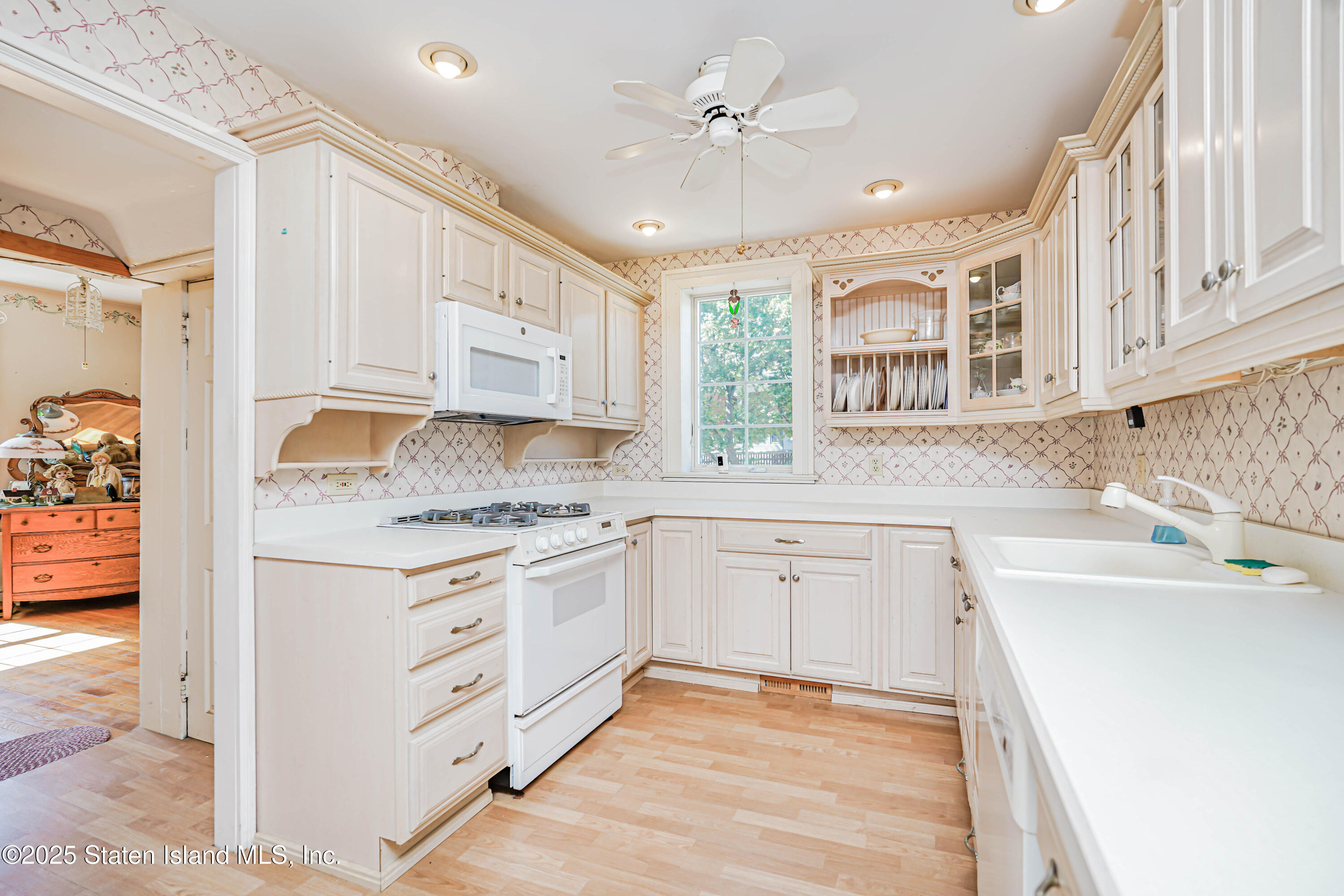 297 Woods Of Arden Road, Staten Island, New York image 23