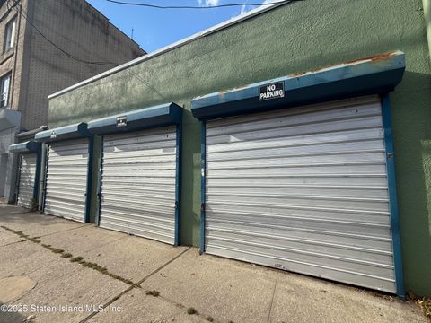 Photo of 1090 Bay Street, Staten Island, NY 10305 (MLS # 2506277)