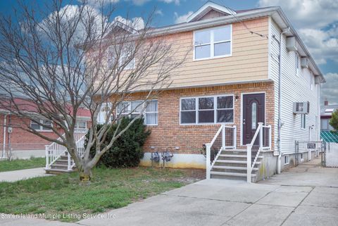 Photo of 124 Cedar Avenue, Staten Island, NY 10305 (MLS # 2401976)