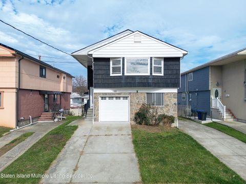 Photo of 169 Slater Boulevard, Staten Island, NY 10305 (MLS # 1165343)