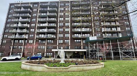 Photo of 1100 Clove Road #2b, Staten Island, NY 10301 (MLS # 2601751)