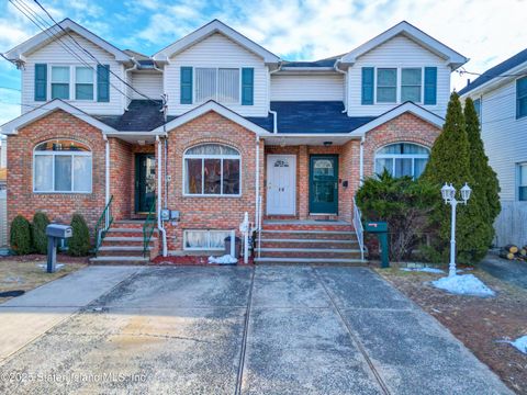 Photo of 10 Cedar Avenue, Staten Island, NY 10305 (MLS # 2500940)