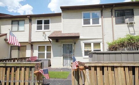Photo of 198 Pierce Street #A, Staten Island, NY 10304 (MLS # 1163273)