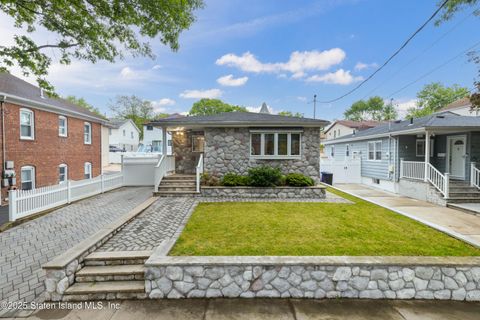 Photo of 65 Newberry Avenue, Staten Island, NY 10304 (MLS # 2502914)