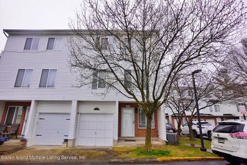 Photo of 343 Aspen Knolls Way, Staten Island, NY 10312 (MLS # 1160981)