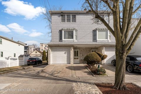Photo of 11 White Street, Staten Island, NY 10305 (MLS # 2600409)