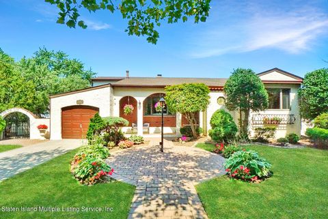 Photo of 1846 Carlton Avenue, Staten Island, NY 10309 (MLS # 1161967)