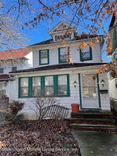 Photo of 530 Vanderbilt Avenue, Staten Island, NY 10304 (MLS # 1159343)