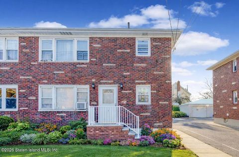 Photo of 658 Tysens Lane, Staten Island, NY 10306 (MLS # 2600530)