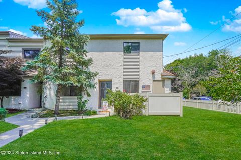 Photo of 368 Sprague Avenue, Staten Island, NY 10307 (MLS # 2404041)