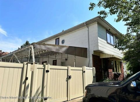 Photo of 387 Alter Avenue, Staten Island, NY 10305 (MLS # 1165719)