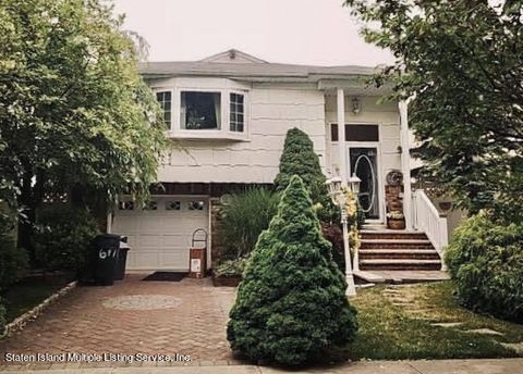 Photo of 677 Sheldon Avenue, Staten Island, NY 10312 (MLS # 1164757)
