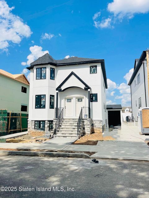 Photo of 137 Butler Avenue, Staten Island, NY 10307 (MLS # 2500734)