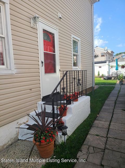 Photo of 215 Regis Drive, Staten Island, NY 10314 (MLS # 1163664)