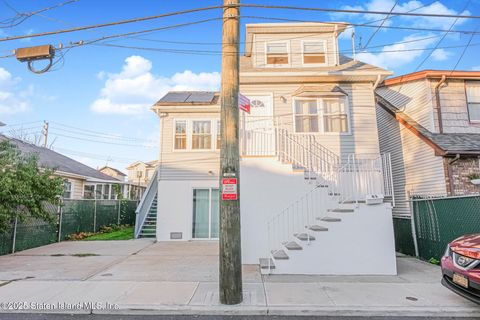 Photo of 43 Maple Terrace, Staten Island, NY 10306 (MLS # 2505911)
