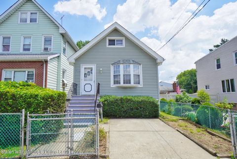 Photo of 237 Union Avenue, Staten Island, NY 10303 (MLS # 1162777)